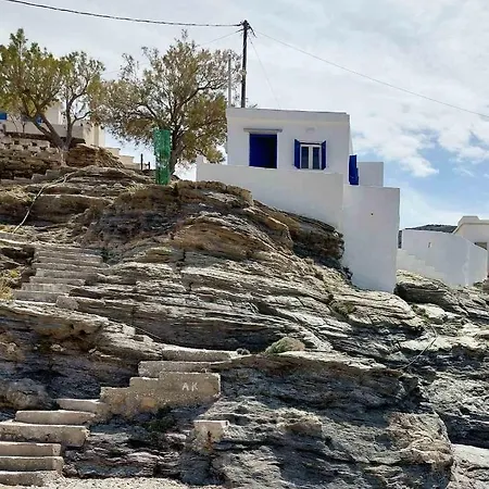 בית נופש House On The Rocks In Malli Mamádhos